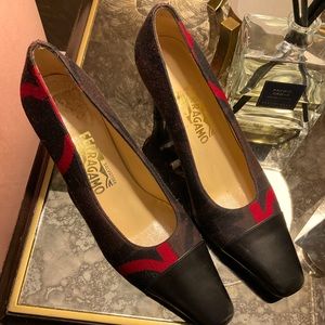 Ferragamo Logo Pumps